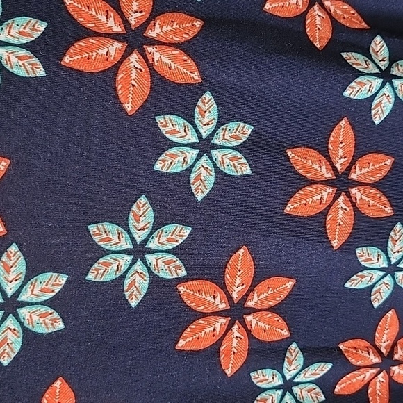 LuLaRoe Randy with floral print body and gray sleeves - Picture 4 of 11